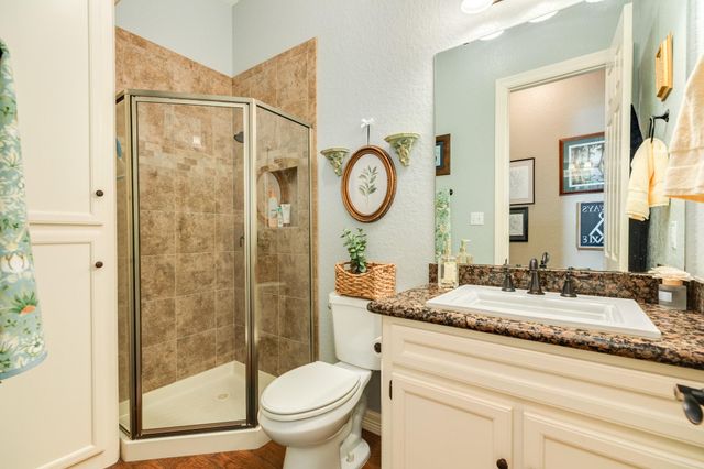 220 Kings Drive, Freeport, TX 77541