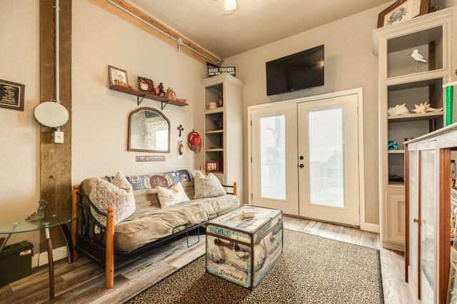 220 Kings Drive, Freeport, TX 77541