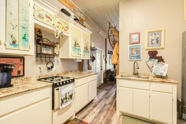 220 Kings Drive, Freeport, TX 77541