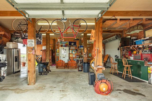 220 Kings Drive, Freeport, TX 77541