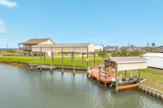 220 Kings Drive, Freeport, TX 77541