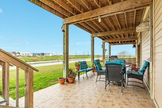 220 Kings Drive, Freeport, TX 77541