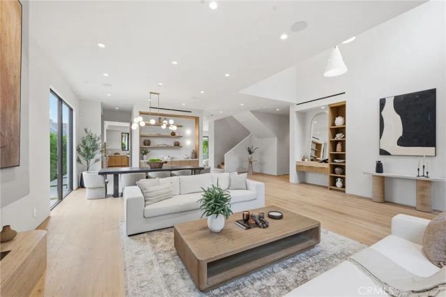 4447 Matilija, Sherman Oaks, CA 91423