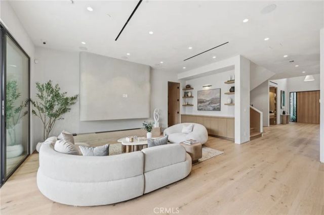 4447 Matilija, Sherman Oaks, CA 91423