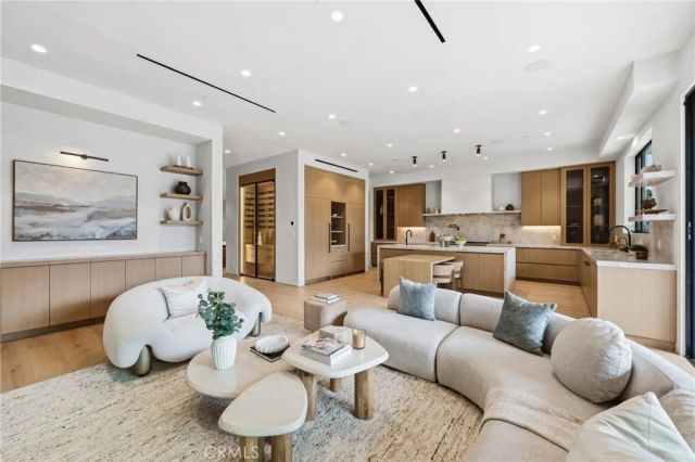 4447 Matilija, Sherman Oaks, CA 91423