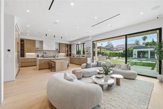 4447 Matilija, Sherman Oaks, CA 91423