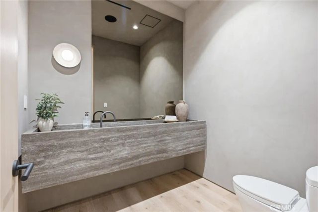 4447 Matilija, Sherman Oaks, CA 91423