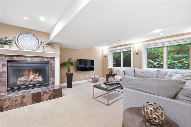521 Rock Creek Drive, Ann Arbor, MI 48104