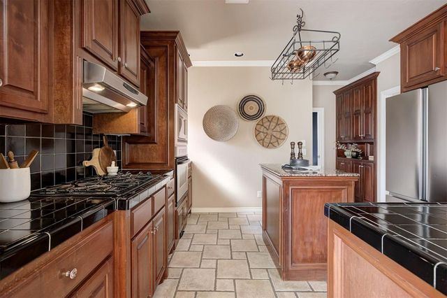 11100 N Ashford Drive, Yukon, OK 73099