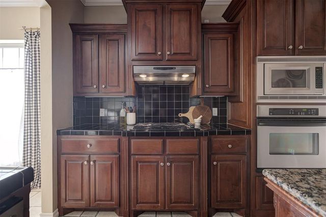 11100 N Ashford Drive, Yukon, OK 73099