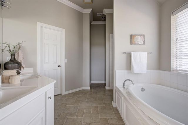 11100 N Ashford Drive, Yukon, OK 73099