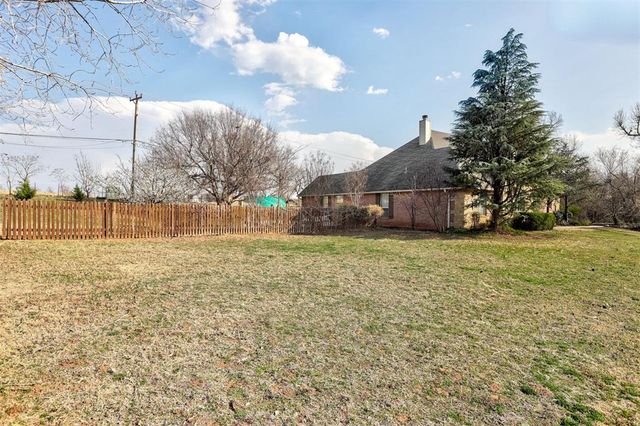 11100 N Ashford Drive, Yukon, OK 73099