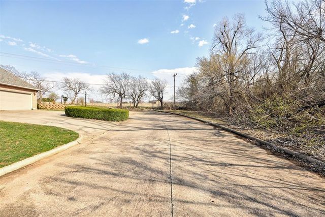 11100 N Ashford Drive, Yukon, OK 73099