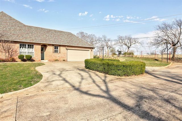 11100 N Ashford Drive, Yukon, OK 73099