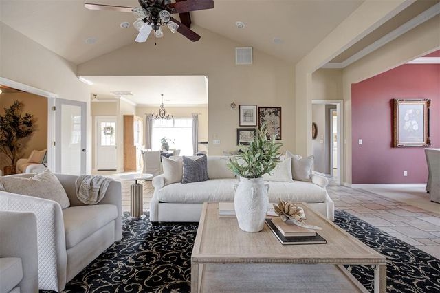 11100 N Ashford Drive, Yukon, OK 73099