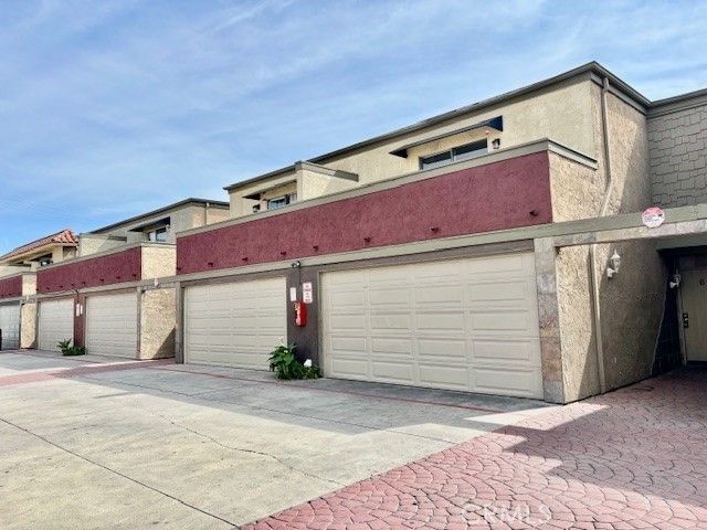 17181 ELM Street 5, Huntington Beach, CA 92647