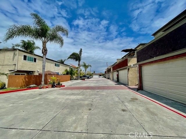 17181 ELM Street 5, Huntington Beach, CA 92647