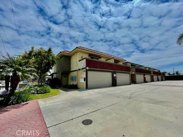 17181 ELM Street 5, Huntington Beach, CA 92647