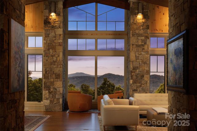 1547 Walnut Cove Road, Hendersonville, NC 28739