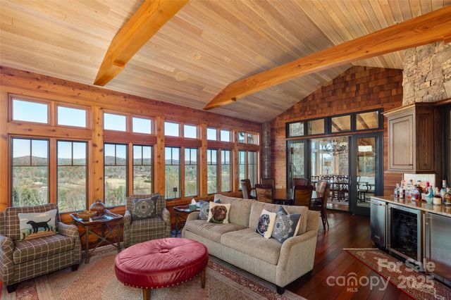 1547 Walnut Cove Road, Hendersonville, NC 28739