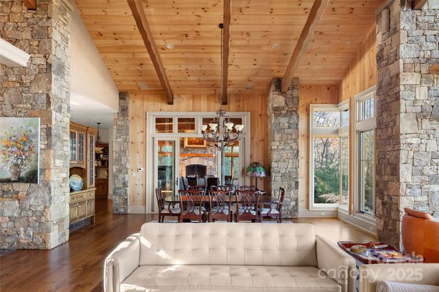 1547 Walnut Cove Road, Hendersonville, NC 28739