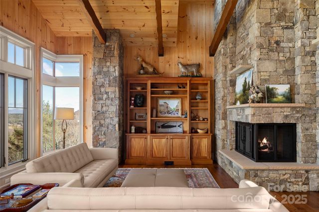 1547 Walnut Cove Road, Hendersonville, NC 28739