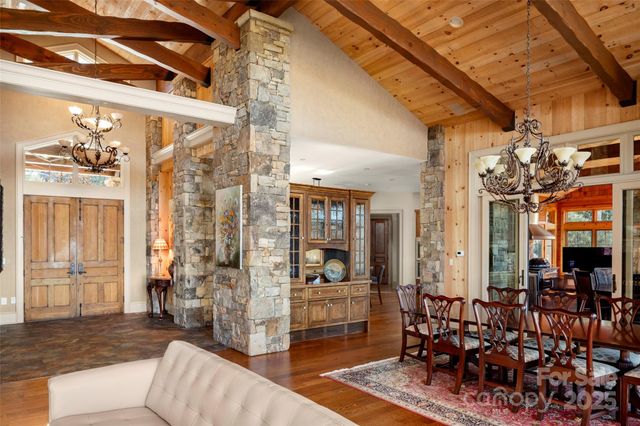 1547 Walnut Cove Road, Hendersonville, NC 28739