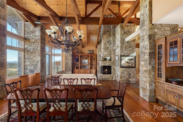 1547 Walnut Cove Road, Hendersonville, NC 28739