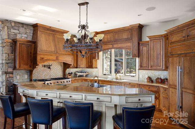 1547 Walnut Cove Road, Hendersonville, NC 28739