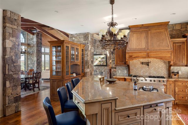 1547 Walnut Cove Road, Hendersonville, NC 28739