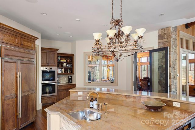 1547 Walnut Cove Road, Hendersonville, NC 28739