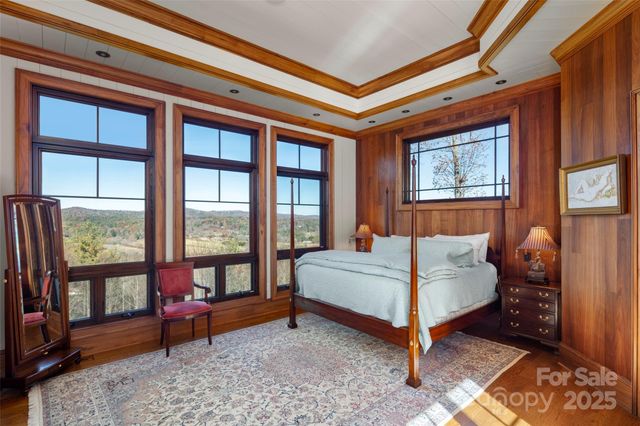 1547 Walnut Cove Road, Hendersonville, NC 28739