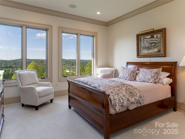 1547 Walnut Cove Road, Hendersonville, NC 28739