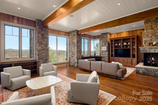 1547 Walnut Cove Road, Hendersonville, NC 28739