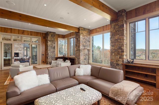 1547 Walnut Cove Road, Hendersonville, NC 28739