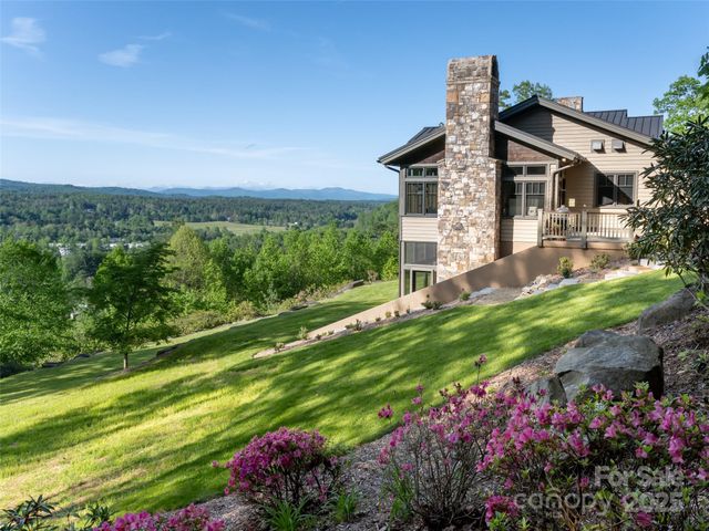 1547 Walnut Cove Road, Hendersonville, NC 28739