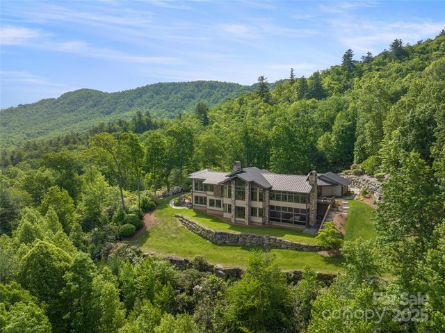 1547 Walnut Cove Road, Hendersonville, NC 28739