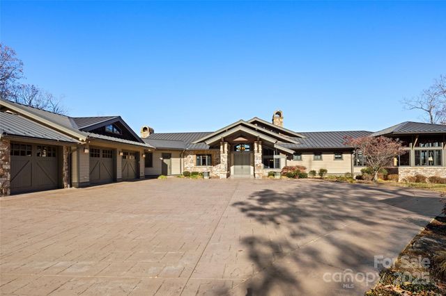 1547 Walnut Cove Road, Hendersonville, NC 28739