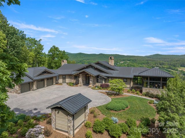 1547 Walnut Cove Road, Hendersonville, NC 28739