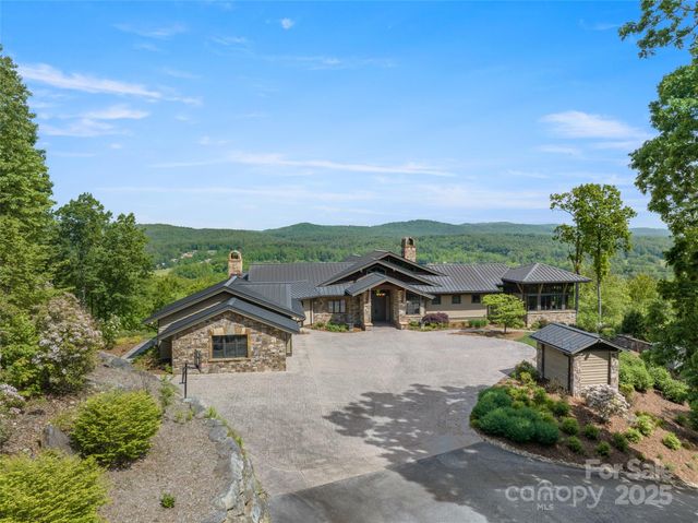 1547 Walnut Cove Road, Hendersonville, NC 28739