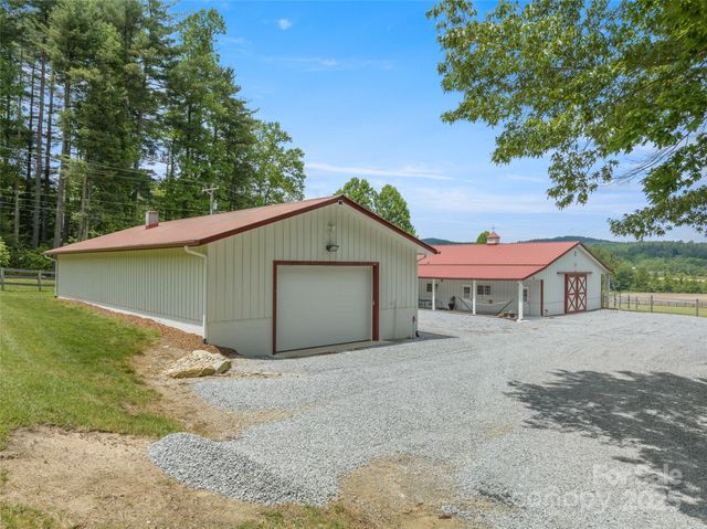 1547 Walnut Cove Road, Hendersonville, NC 28739
