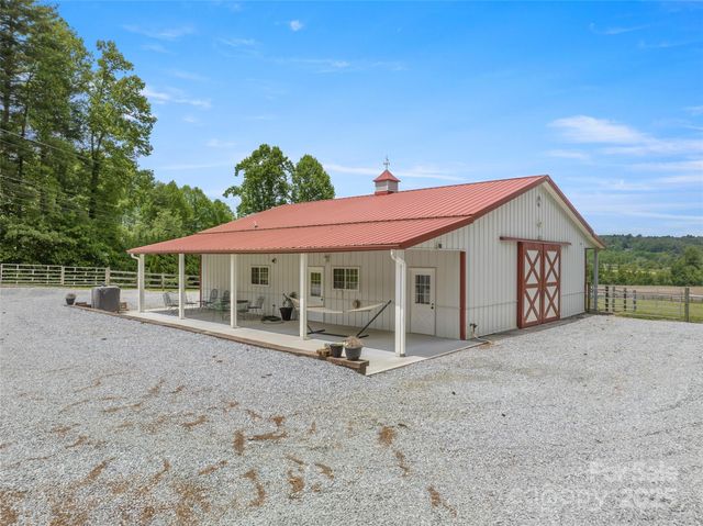 1547 Walnut Cove Road, Hendersonville, NC 28739