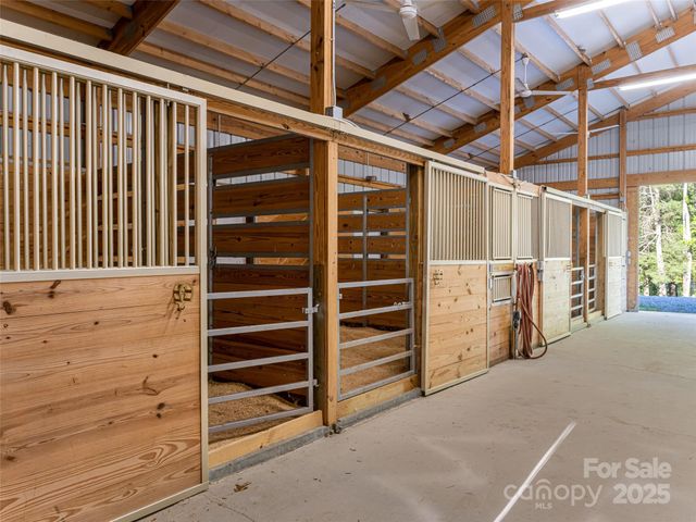 1547 Walnut Cove Road, Hendersonville, NC 28739