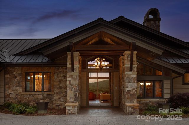 1547 Walnut Cove Road, Hendersonville, NC 28739