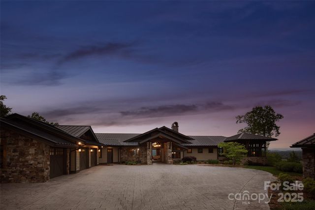 1547 Walnut Cove Road, Hendersonville, NC 28739