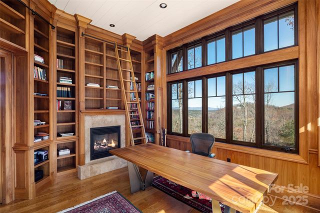 1547 Walnut Cove Road, Hendersonville, NC 28739