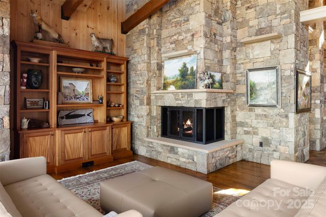 1547 Walnut Cove Road, Hendersonville, NC 28739