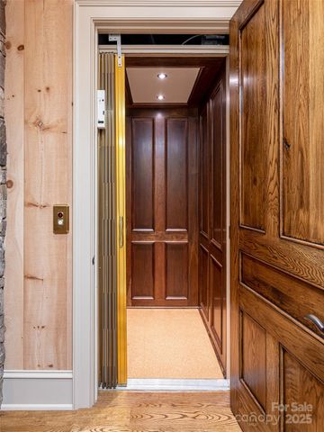 1547 Walnut Cove Road, Hendersonville, NC 28739