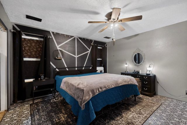 1671 Domain Loop SE, Rio Rancho, NM 87124