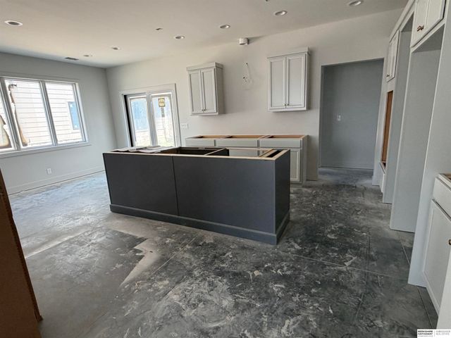 17507 Marinda Plaza, Omaha, NE 68130